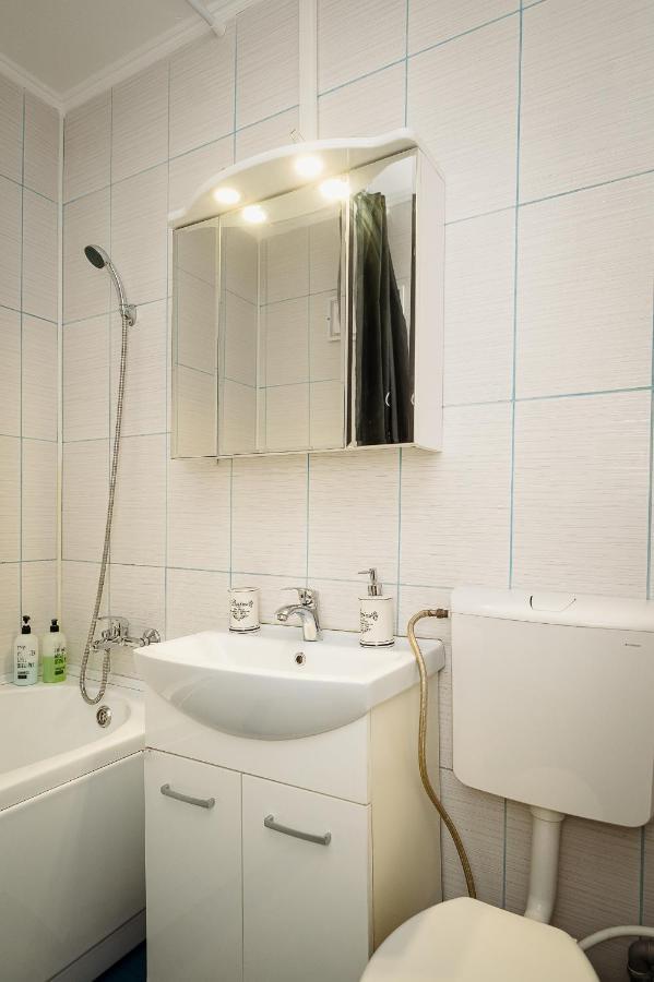 יאשי Blue House For 4 Guests With Netflix And Disney מראה חיצוני תמונה